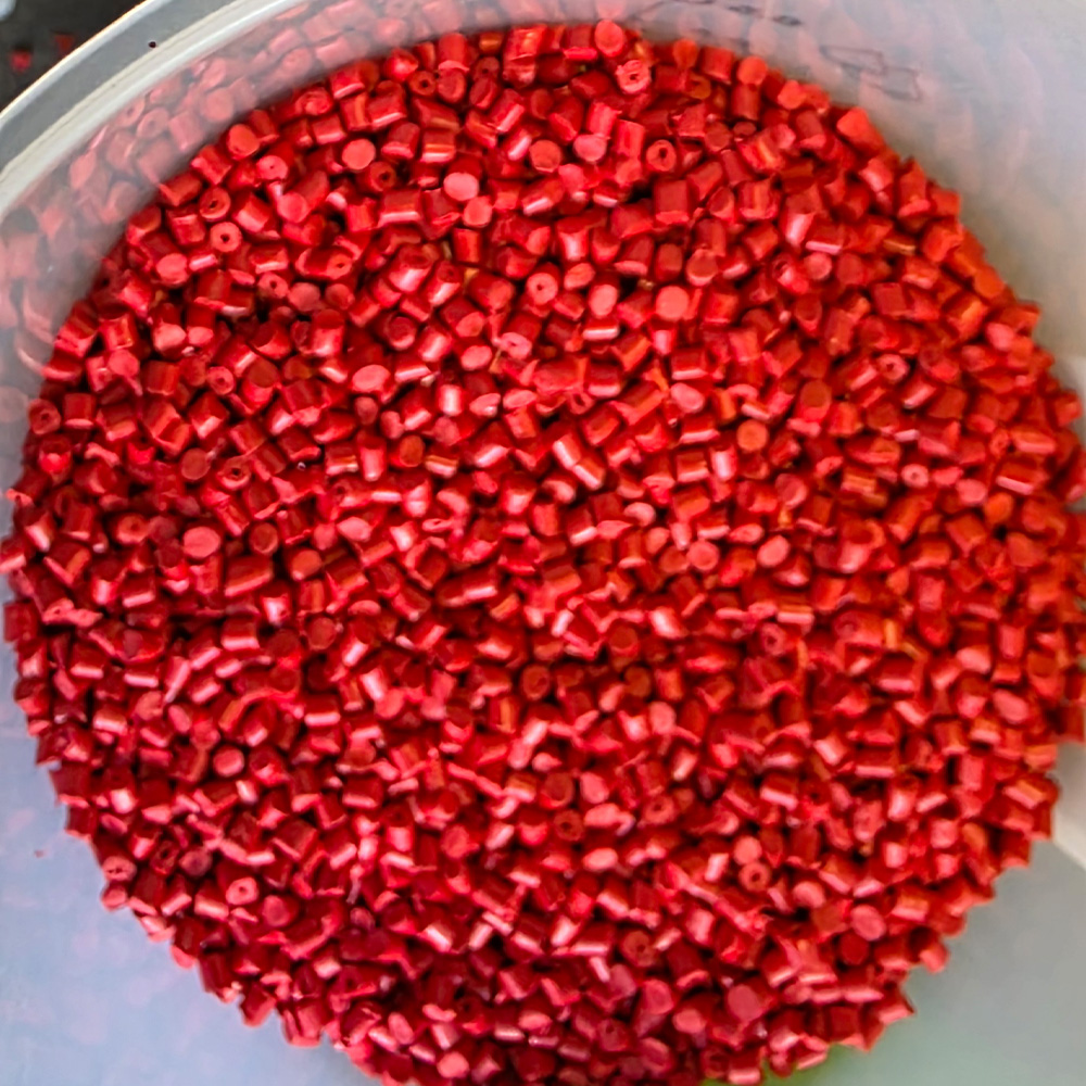 Spritzgussverfahren zur Herstellung eines Kunststoffgriffs direkt an einer Messerklinge